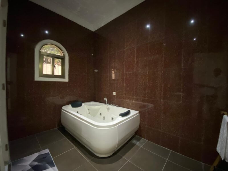 À louer – Spacieuse villa Airbnb avec piscine (Pointe-Noire)