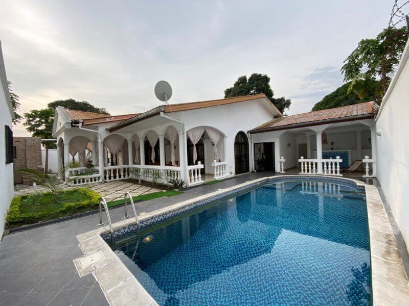 À louer – Spacieuse villa Airbnb avec piscine (Pointe-Noire)